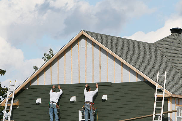 Professional Emergency Siding Repair technician working in Lewistown, IL